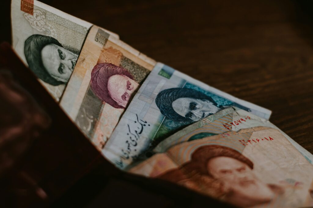Irã propõe cortar quatro zeros de sua moeda