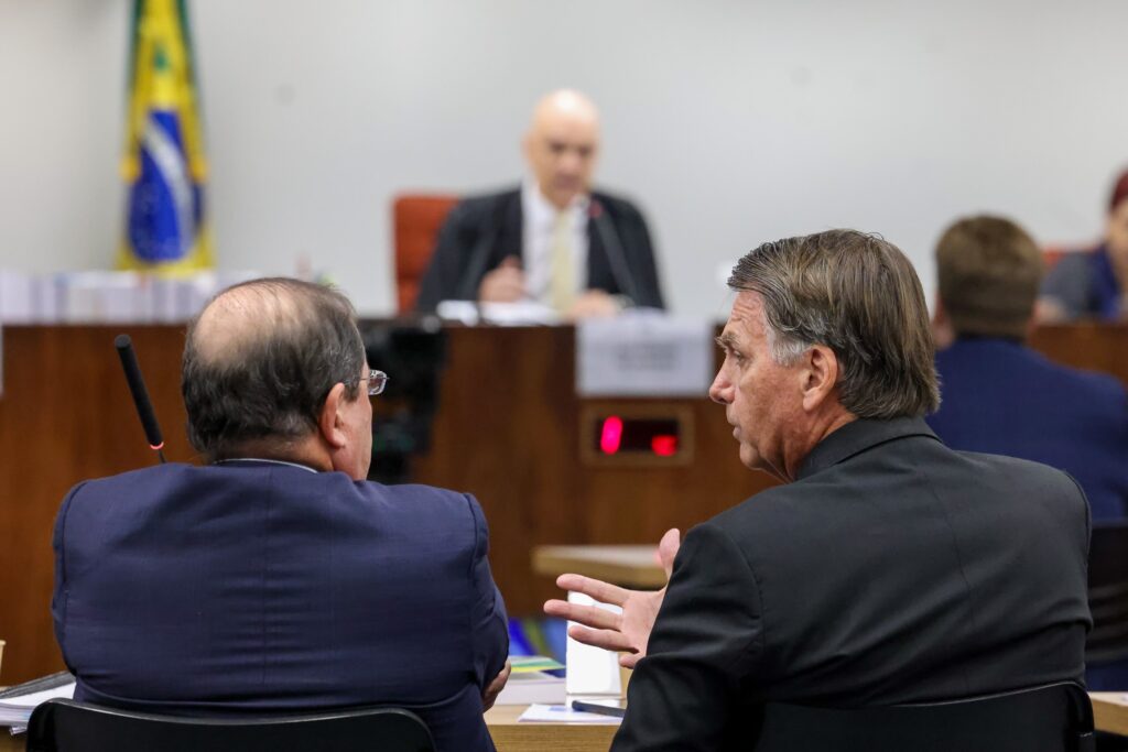 Datafolha: 47% apoia suspensão do visto de Moraes e 55% aprova tornozeleira para Bolsonaro