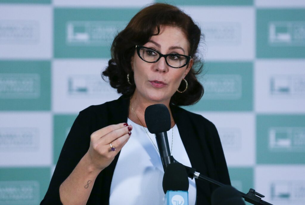 Por 9 votos a 2, STF condena Carla Zambelli por porte ilegal de arma