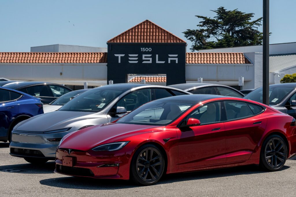 Vendas da Tesla têm nova queda na Europa, apesar de reformulação do Model Y