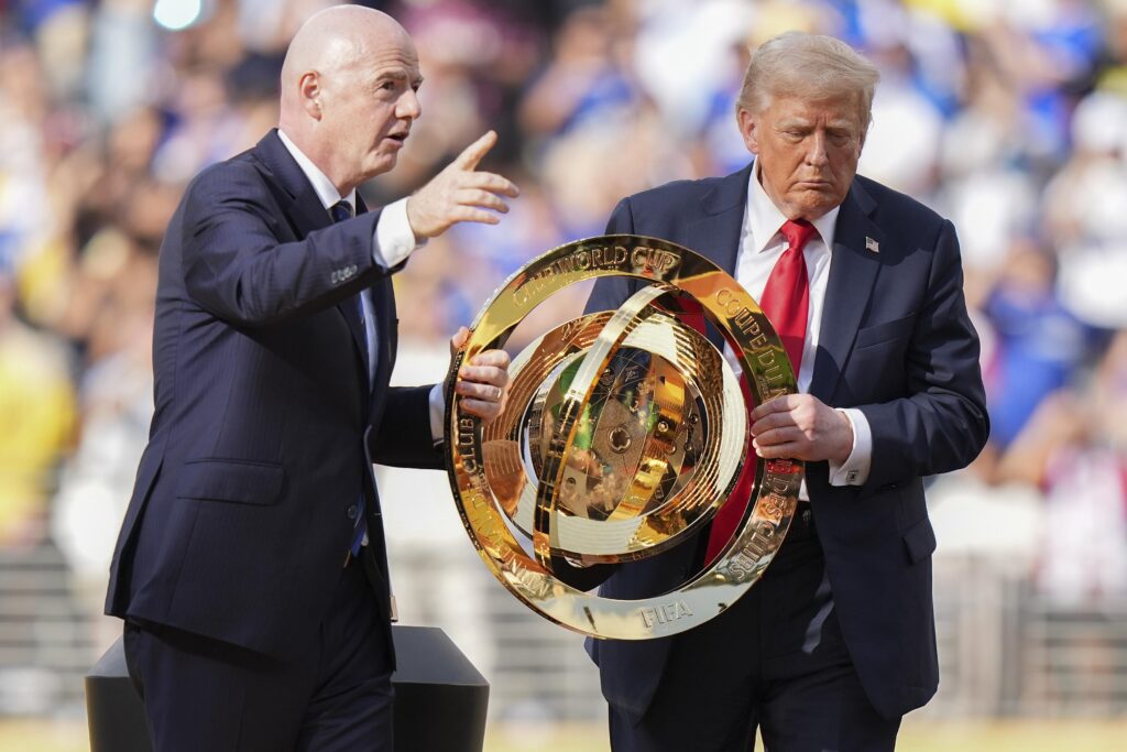 Presidente da Fifa garante que estrangeiros ‘serão bem-vindos’ aos EUA na Copa de 2026