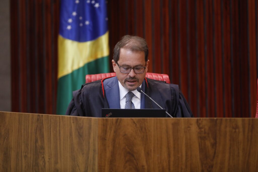 Com presença de Lula, TSE dá posse a novos ministros da corte
