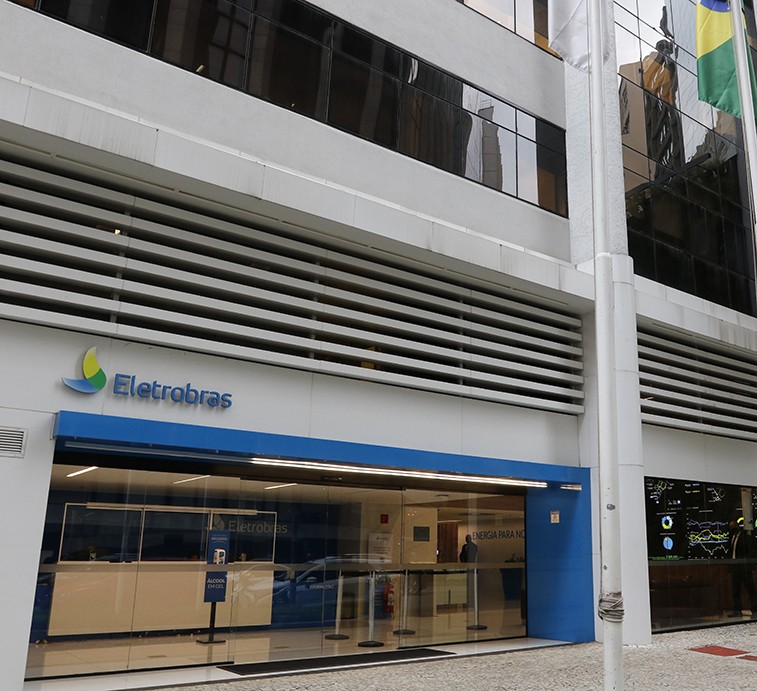 Eletrobras reverte lucro e tem prejuízo de R$ 1,32 bilhão no 2º trimestre