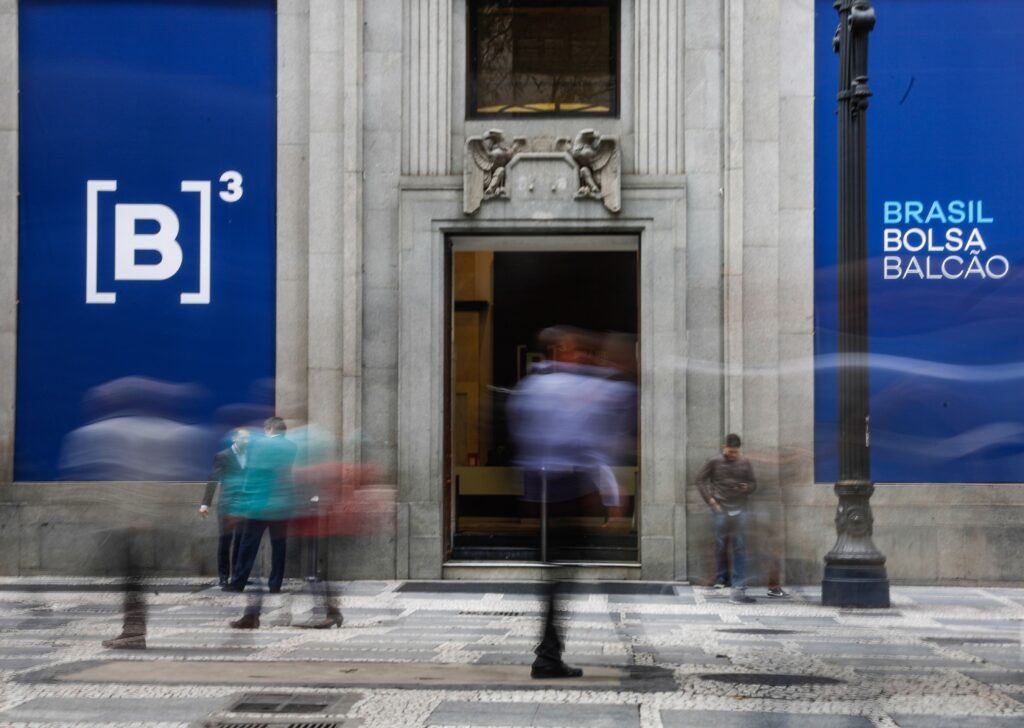 B3 tem lucro de R$ 1,28 bilhão no segundo trimestre; despesas crescem quase 16%
