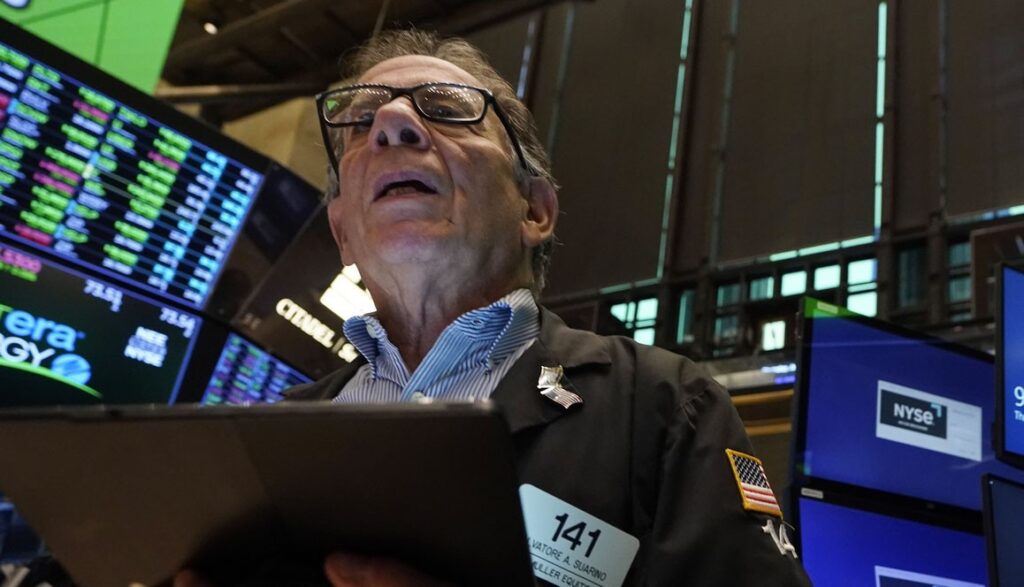 Bolsas de NY fecham sem direção única com simpósio do Fed e ‘big techs’ no radar