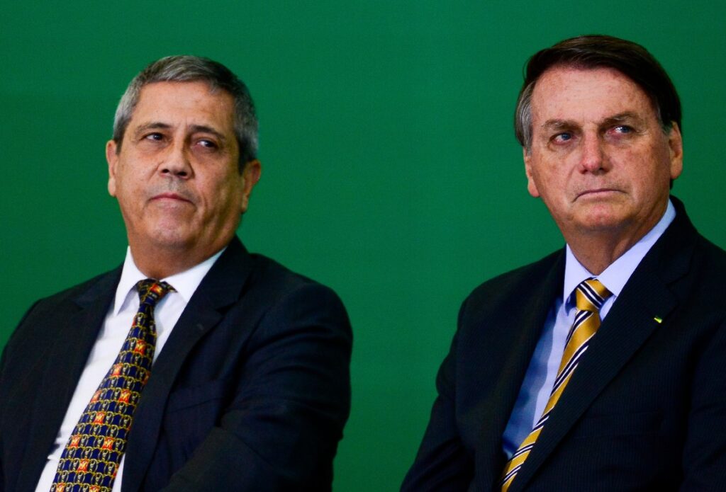 Braga Netto descumpriu cautelar ao falar com Bolsonaro, diz PF