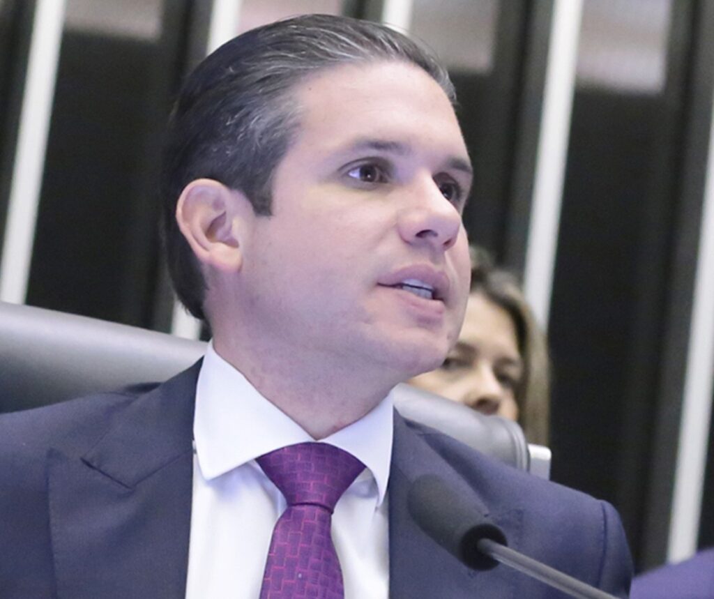 Proposta que permitiria ao Congresso sustar inquéritos faz votação da PEC da Blindagem ser adiada