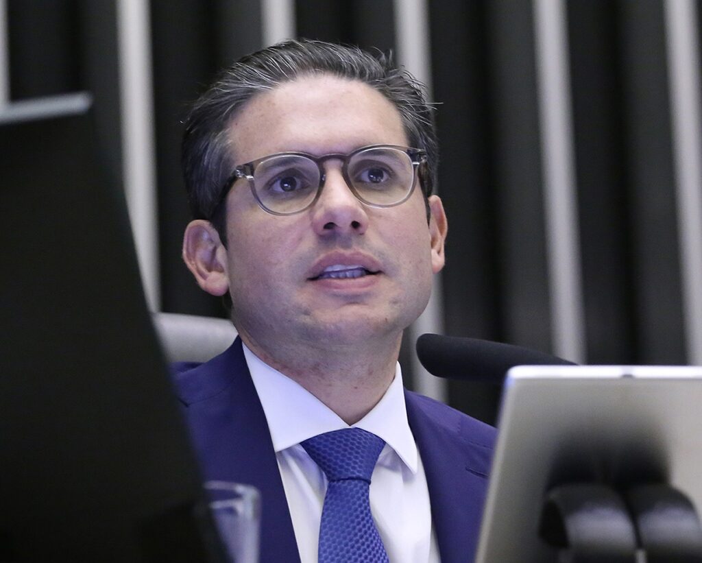 Motta reassume mesa da Câmara, diz que parlamento não tem uma pauta única e que sessões serão retomadas nesta quinta-feira