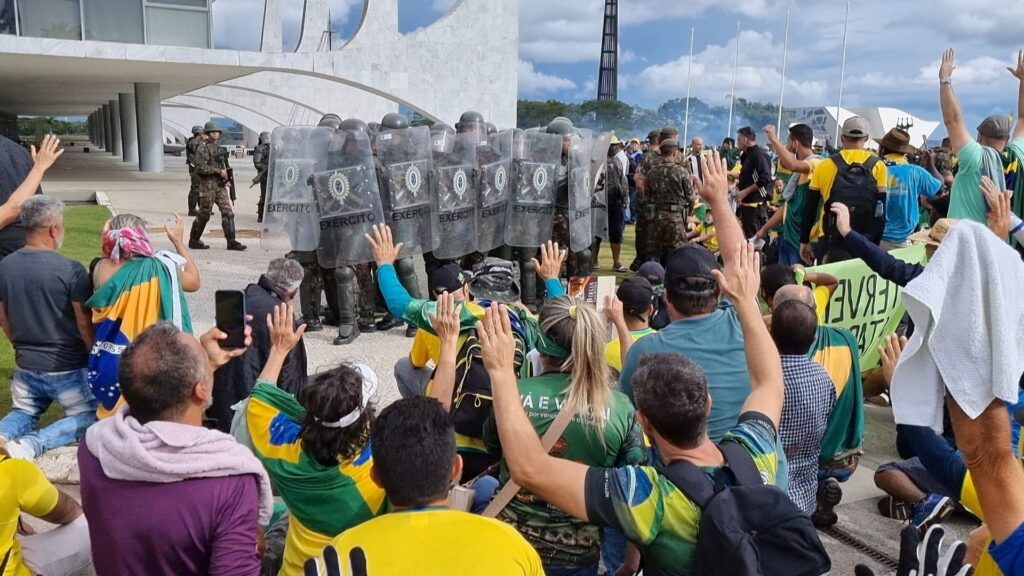 ‘No Céu da Pátria Nesse Instante’ mostra que o cenário tenso da eleição de 2022 segue vivo