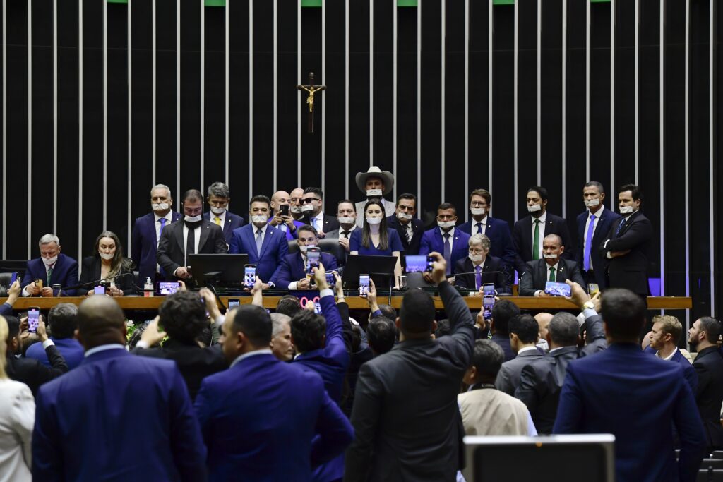 Alcolumbre soube pela imprensa de ato da oposição no Congresso