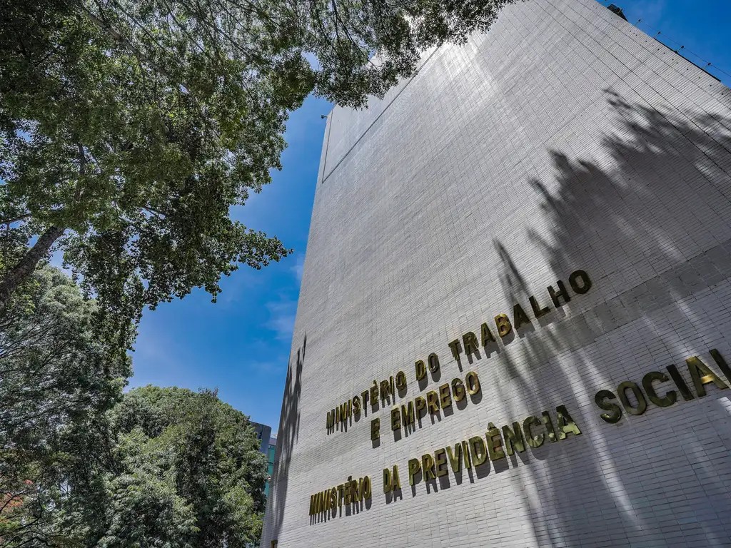 CMN autoriza que empresas apurem número de empregados pelo e-social, em vez do Caged