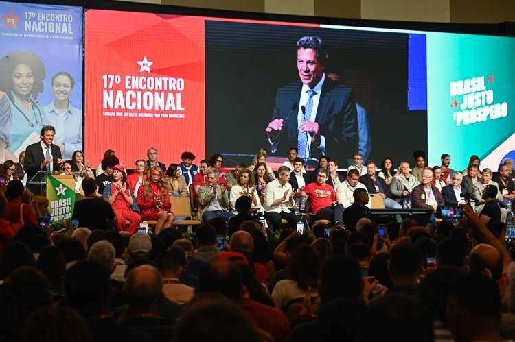 Encontro nacional do PT tem defesa da Palestina, taxação ‘BBB’ e bandeira do Brasil