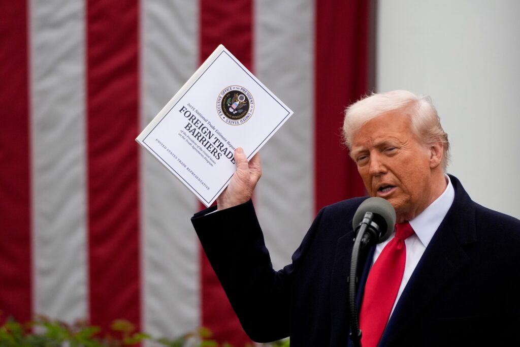 Bolsas da Ásia fecham em queda após início de ‘tarifaço’ de Trump e com mercados instáveis em Wall Street
