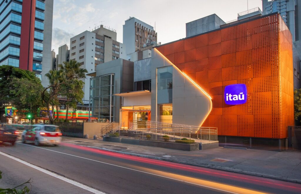 Itaú lucra R$ 11,508 bi no 2º trimestre, com alta de 14,3%