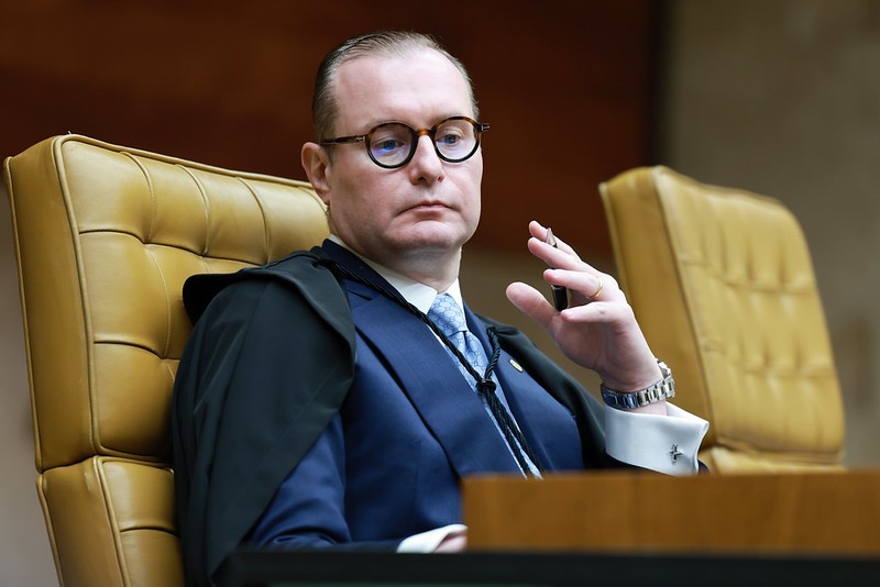Zanin será relator de ação para impedir que bancos brasileiros bloqueiem contas de Moraes