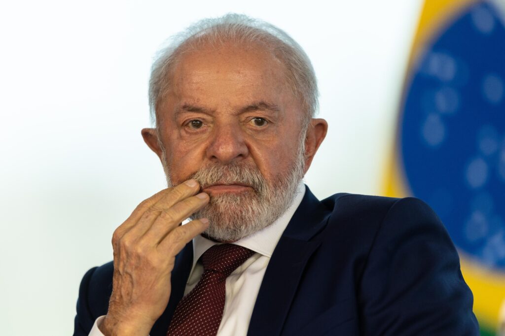 Pedir anistia antes de ser julgado significa que Bolsonaro é culpado, afirma Lula