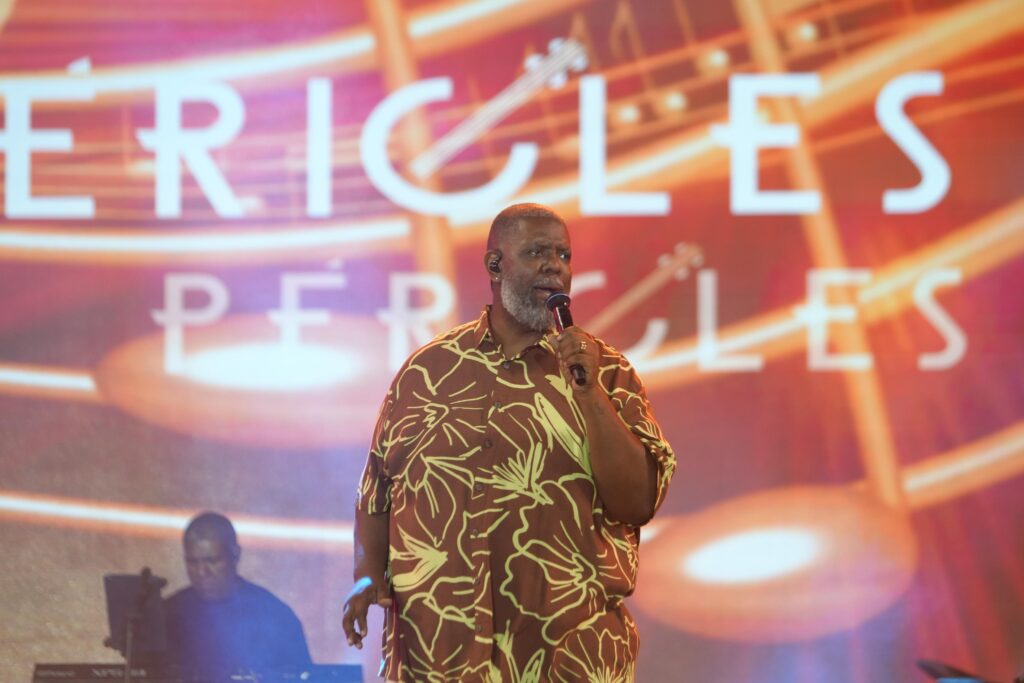 Péricles encanta público no último dia do #SouManaus Passo a Paço 2025