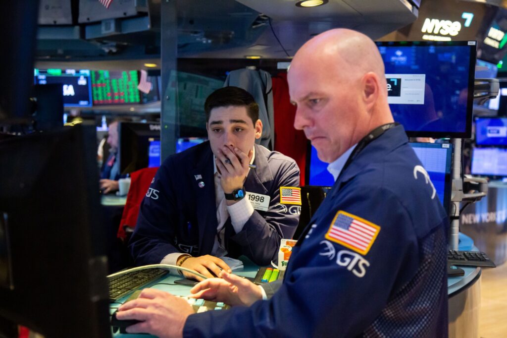 Bolsas de NY recuam após ‘payroll’ mostrar desaceleração da atividade econômica dos EUA