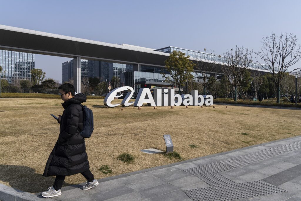 Alibaba avança nos EUA com agente de inteligência artificial, apesar de tarifas Alibaba avança nos EUA com agente de inteligência artificial, apesar de tarifas