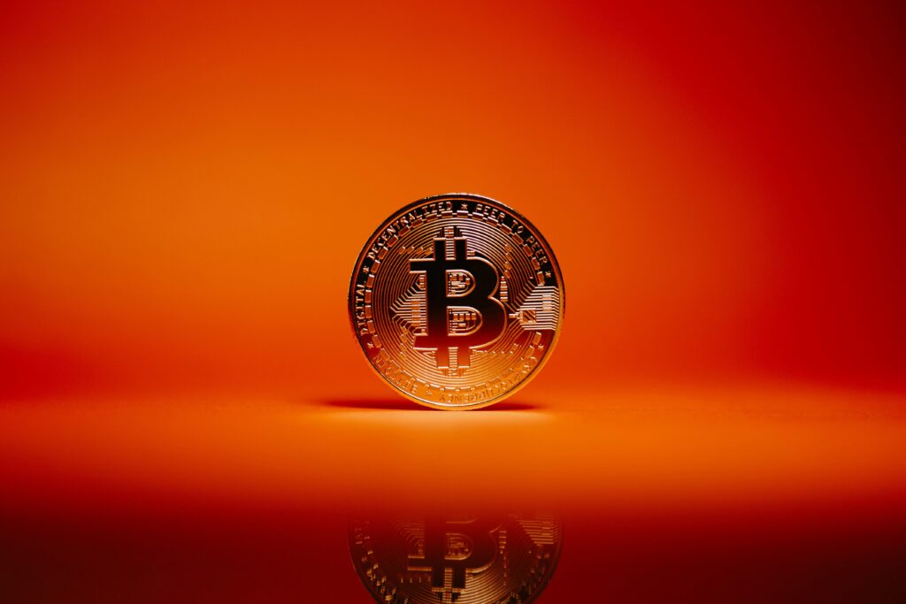 Bitcoin e ether avançam com perspectiva de corte de juros nos EUA Bitcoin e ether avançam com perspectiva de corte de juros nos EUA