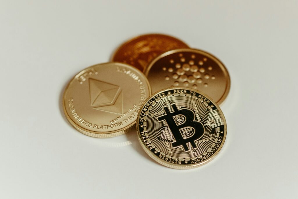 Bitcoin e ether ensaiam recuperação com melhora no apetite a ativos de risco