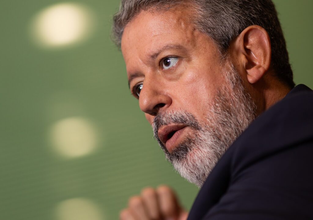 Na véspera do julgamento no STF, Moraes autoriza visita de Lira a Bolsonaro Na véspera do julgamento no STF, Moraes autoriza visita de Lira a Bolsonaro