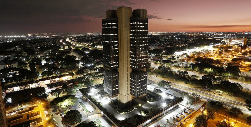 Mercado vê ‘chantagem’ do Centrão e ‘ameaça sem substância’ em projeto para demitir diretores do BC Mercado vê ‘chantagem’ do Centrão e ‘ameaça sem substância’ em projeto para demitir diretores do BC