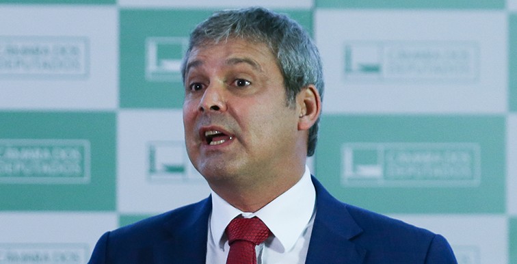 Lindbergh diz ter certeza de que Hugo Motta não pautará a anistia na Câmara