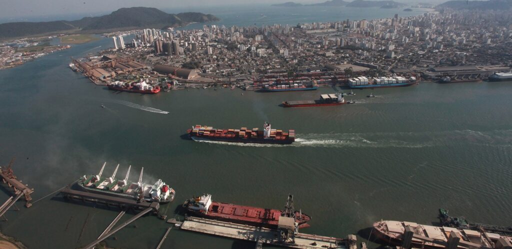Santos Brasil movimenta 140,8 mil contêineres em agosto, alta de 3,5% na comparação anual