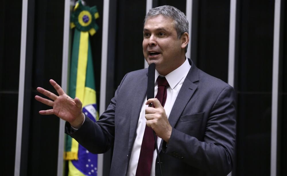 Após conversa com Motta, Lindbergh diz que anistia não será pautada nesta semana