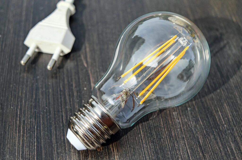 Luz e passagem aérea puxam custo de vida em São Paulo