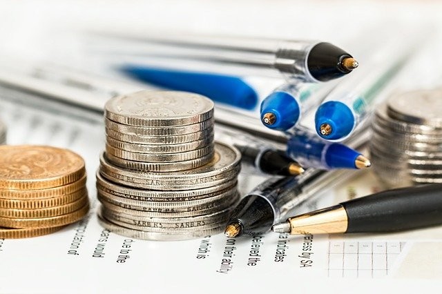Brasileiros priorizam grandes bancos na hora de pagar dívidas, aponta pesquisa